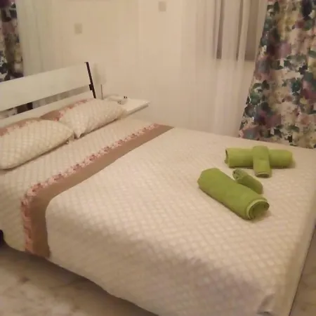 Amazing Center Flat 9 Green Apartment